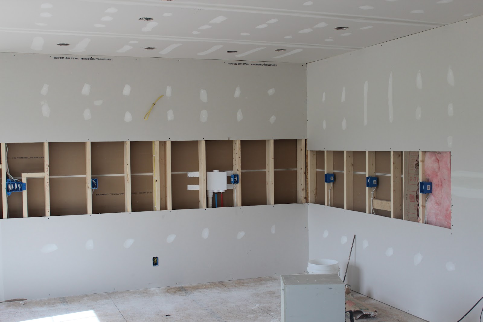 Avilas Roofing and Construction Images